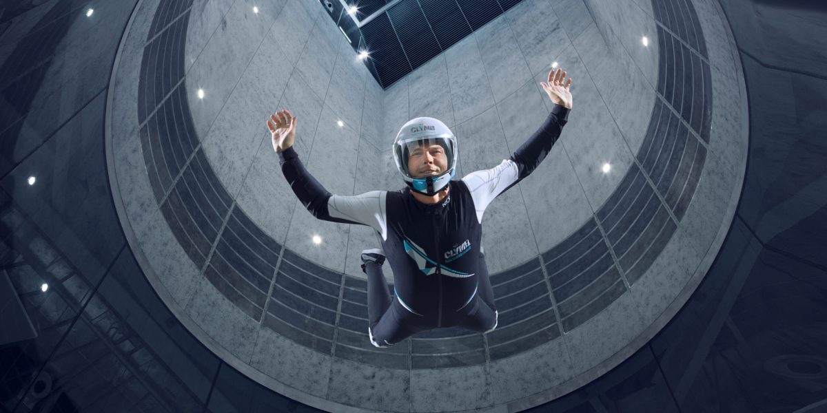 האי יאס רחיפה באוויר